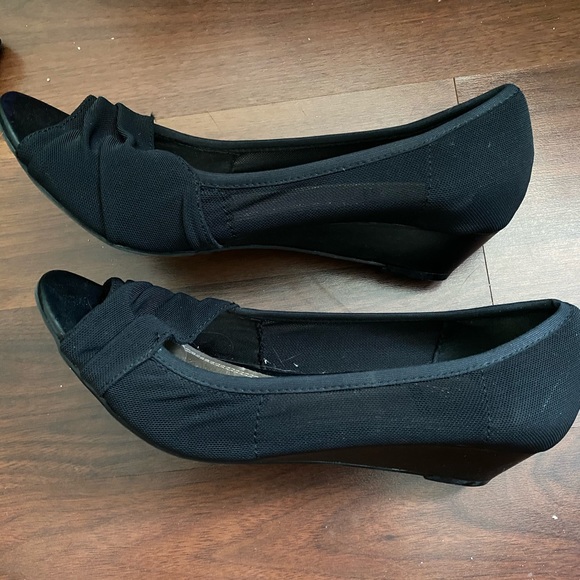 Stretchable black flats - Picture 2 of 2